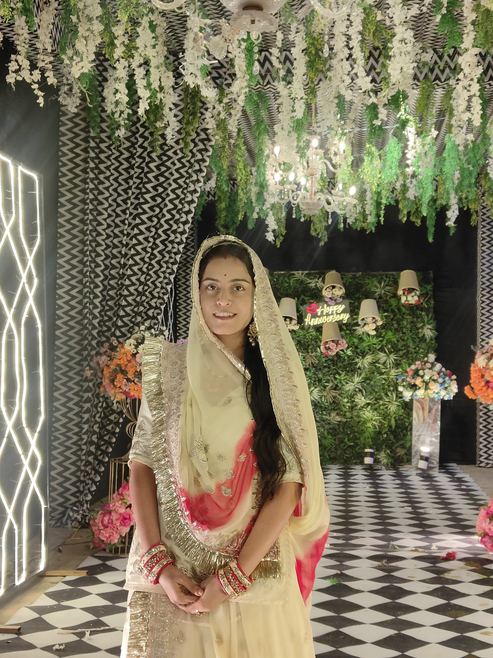 https://loveraj.com/uploads/carousel/174240916467db0dcc4a079.jpg